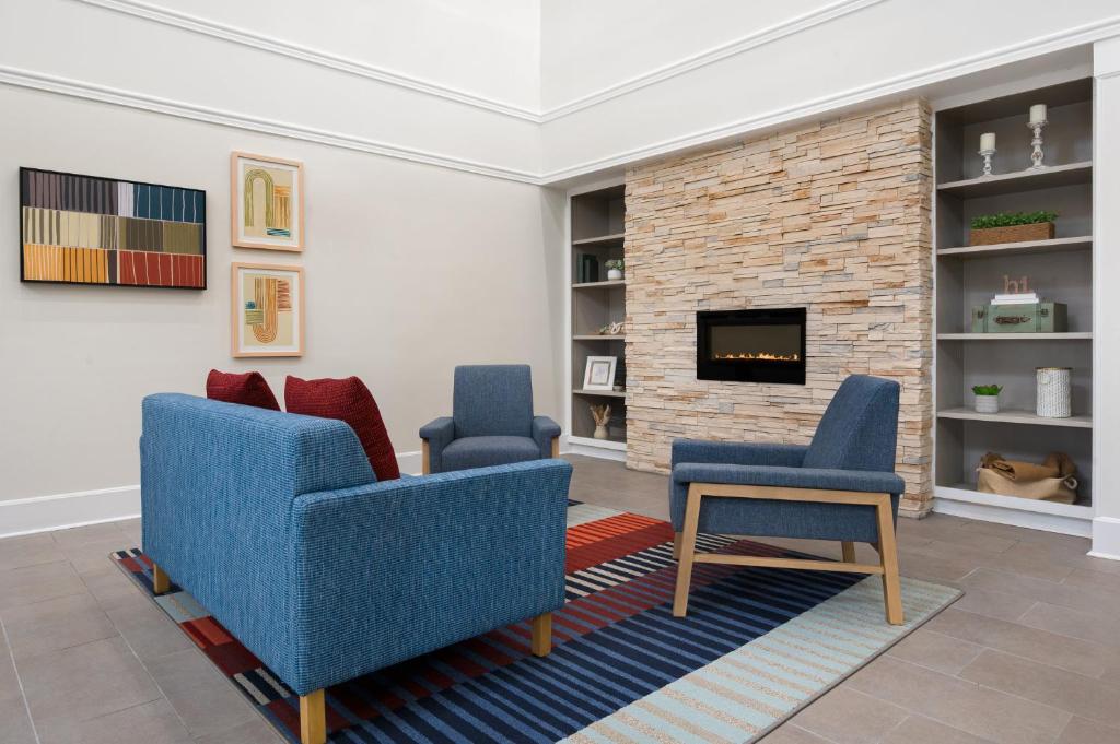 Garner Evansville Lobby