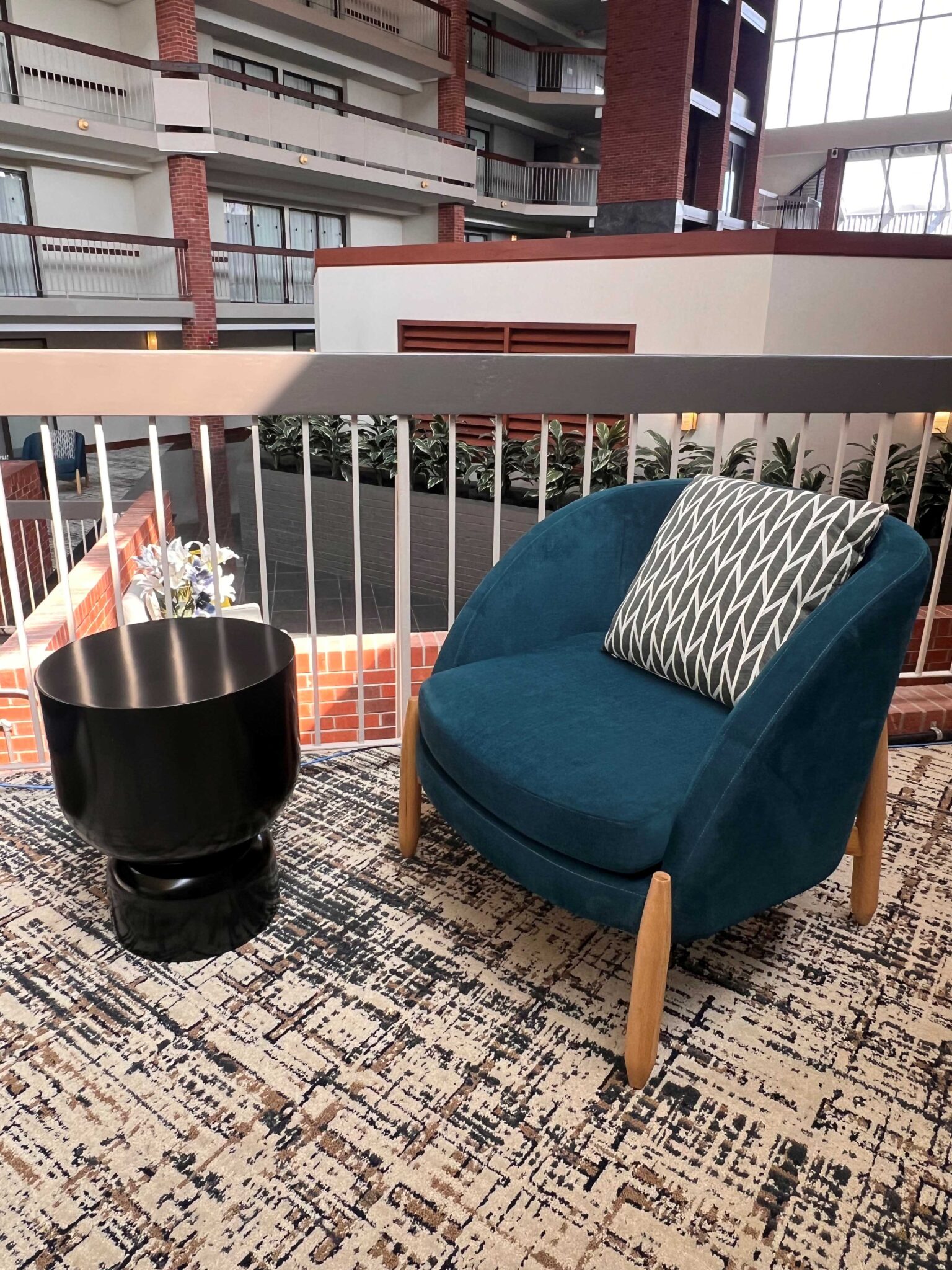 Holiday Inn Trafalgar Lobby Spec 260 + 334 R